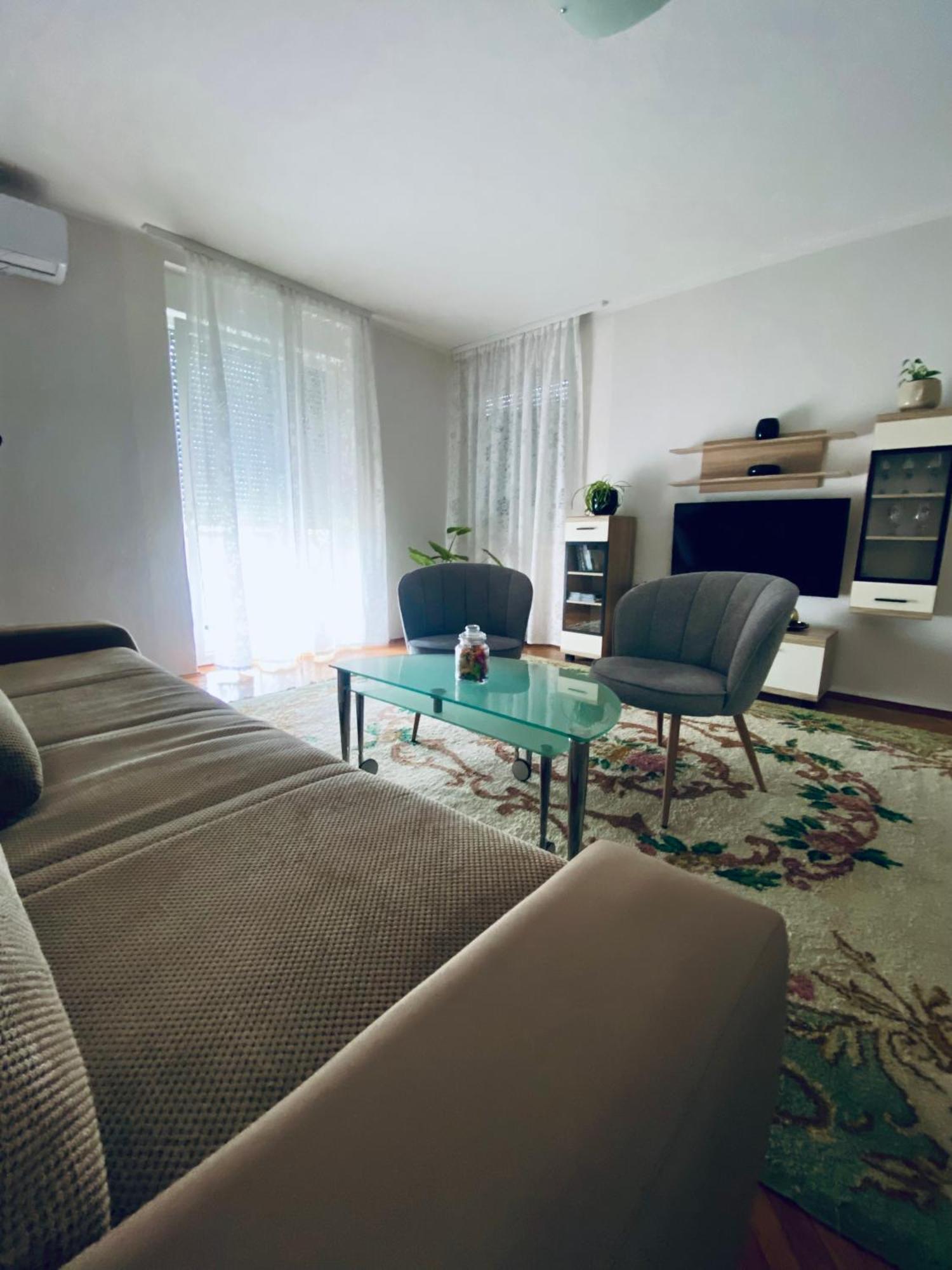 Apartman Colapis- Self Check In, Free Parking, Premium Location! カルロヴァッツ エクステリア 写真